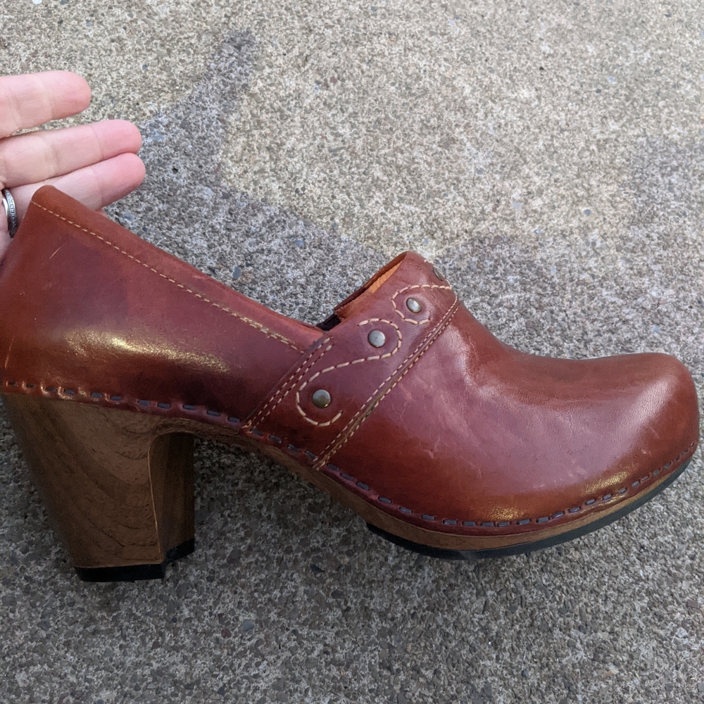 Women's Dansko Brown Studded Heels Size 11/41 - Picture 3 of 7